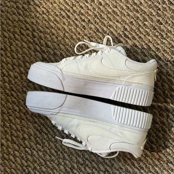 LIKE NEW Nike Court Legacy Lift - White - Picture 2 of 6